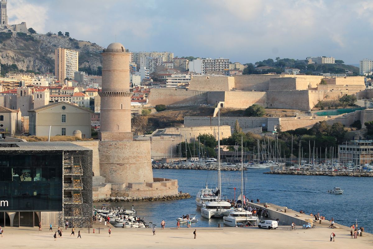 Le fort Saint-Jean et le port de Marseille