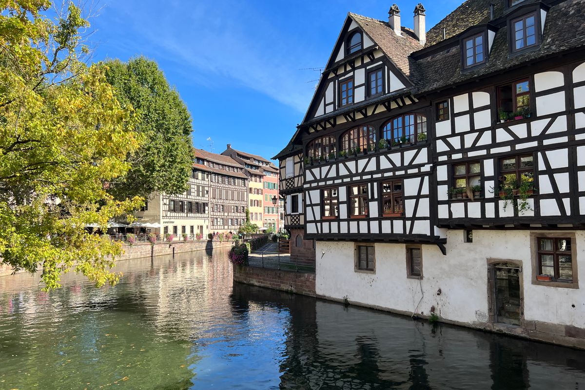 Maisons à colombages au bord de l’eau à Strasbourg
